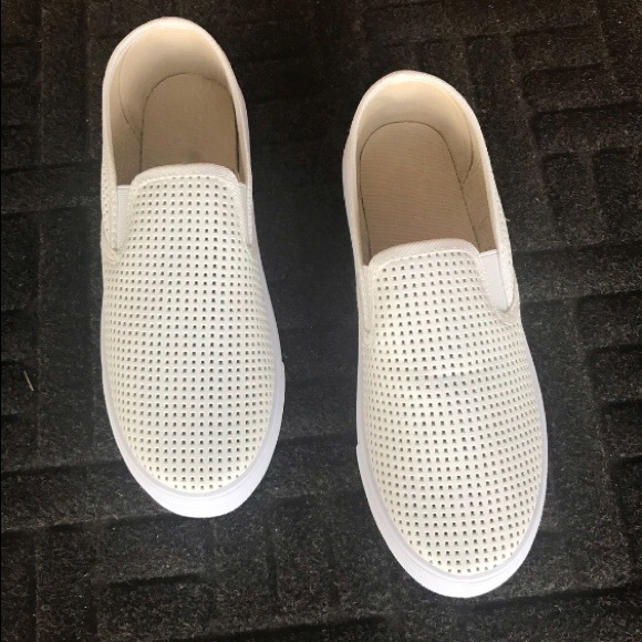 New White Slip On Flats last 2!! - Picture 6 of 7